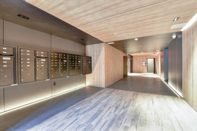 Building Photo - 2448 Lombard St