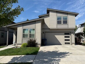 Building Photo - 21 NE Cessna Dr