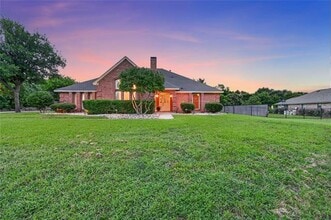 Building Photo - 909 San Saba Dr