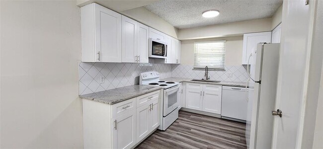 Building Photo - 404 Creek Cove