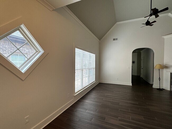 Building Photo - 358 Kingston Cir