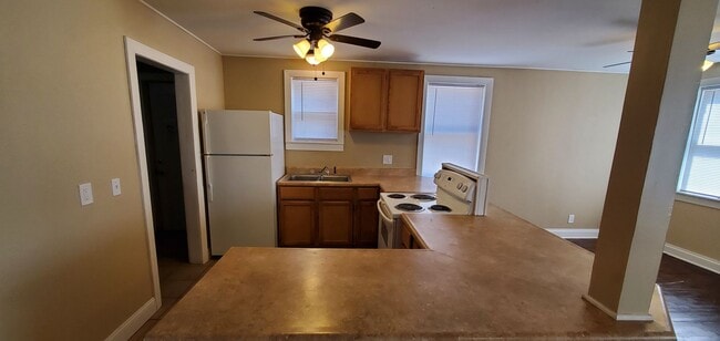 Building Photo - 3 Bedroom with open living room/kitchen/dining area, all on one floor including laundry!