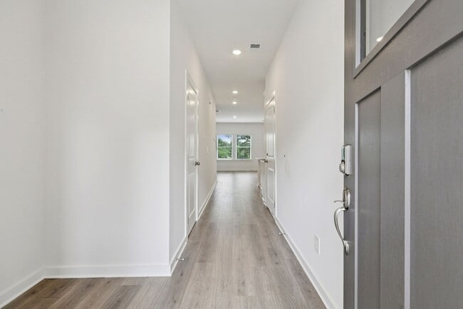 Building Photo - 7148 Cedarcrest Ct