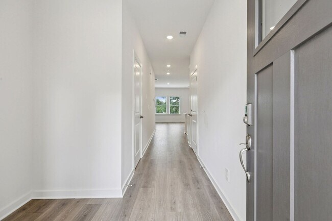 Foto del edificio - 7148 Cedarcrest Ct