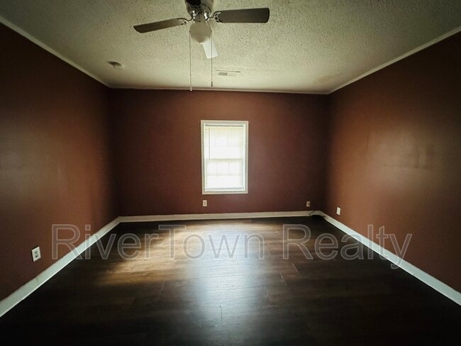 Foto del edificio - 1347 E Trigg Ave