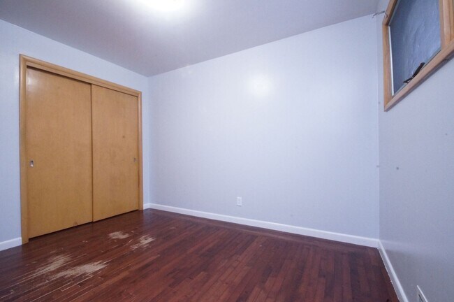 Building Photo - 3 bed 1 bath Single Family Home