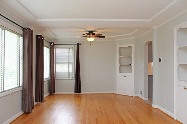 Building Photo - Adorable Rose City Golf Course 2 Bedroom M...