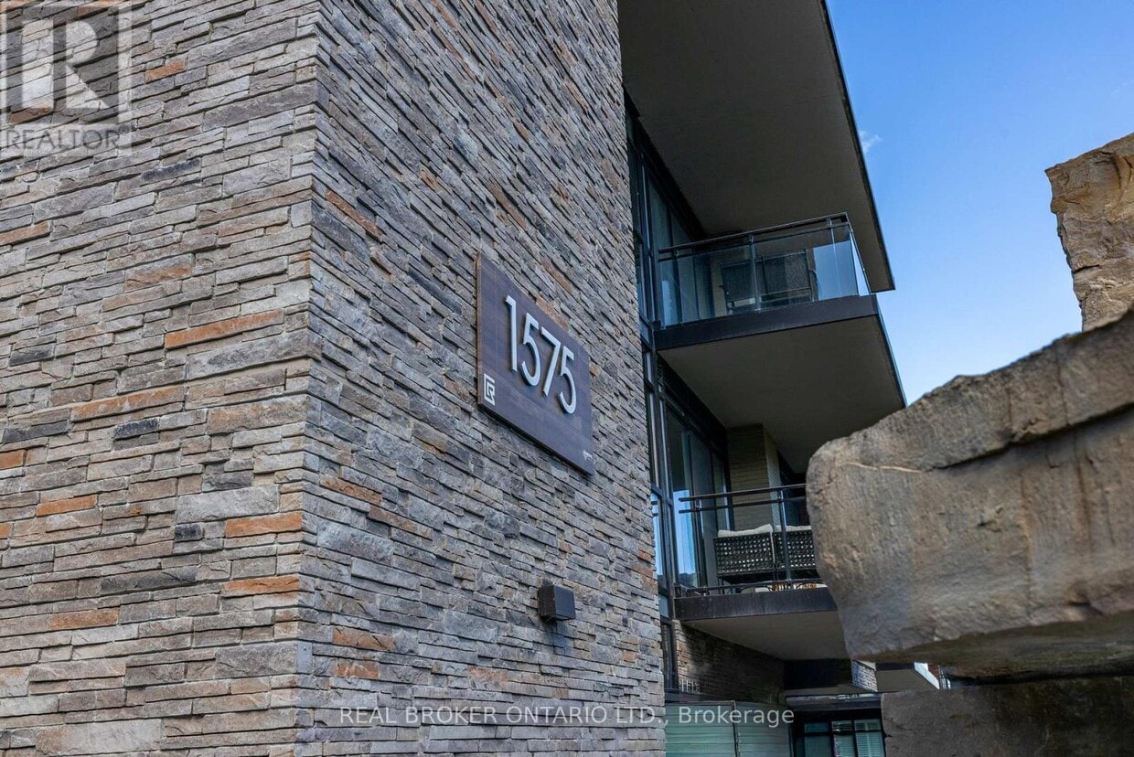 Primary Photo - 1575 Lakeshore Rd W