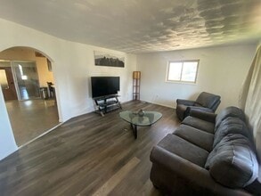 Building Photo - 1743 Burton St