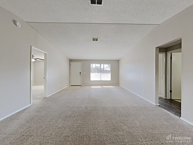 Foto del edificio - 1641 Rhonda Dr