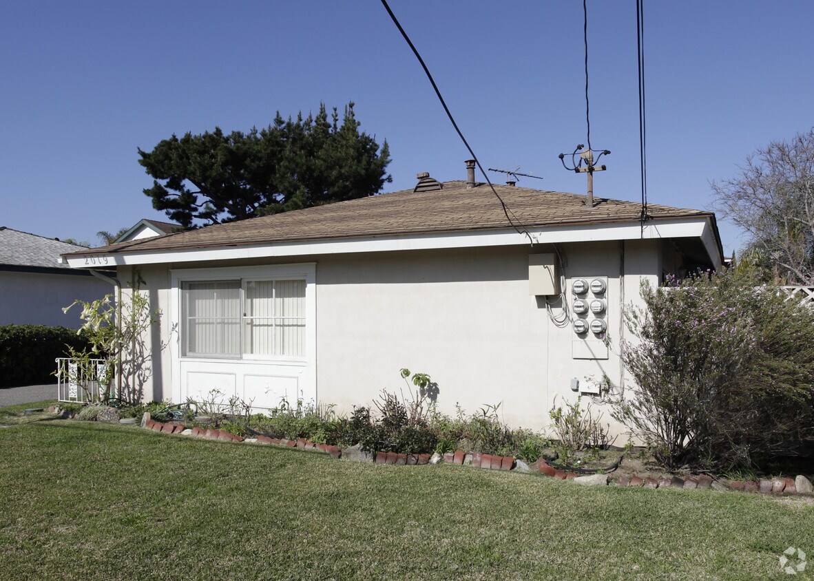 Building Photo - 2019 Tustin Ave