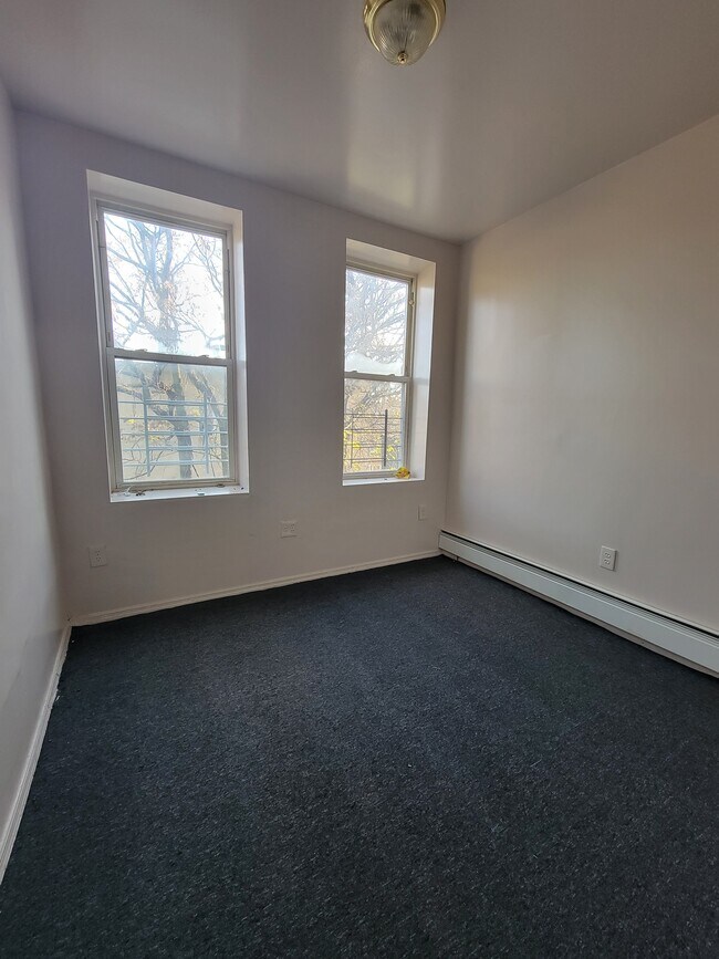 Foto del edificio - 864 New Lots Ave