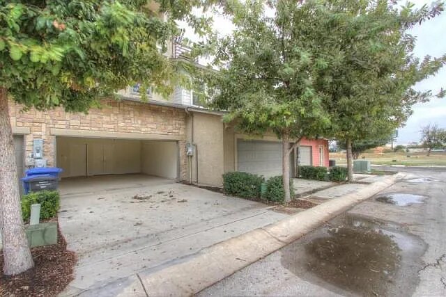 Foto del edificio - 528 Refugio St