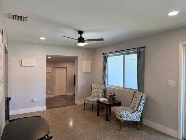 Foto del edificio - 637 SW 2nd St