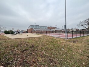 Building Photo - 554 Main St