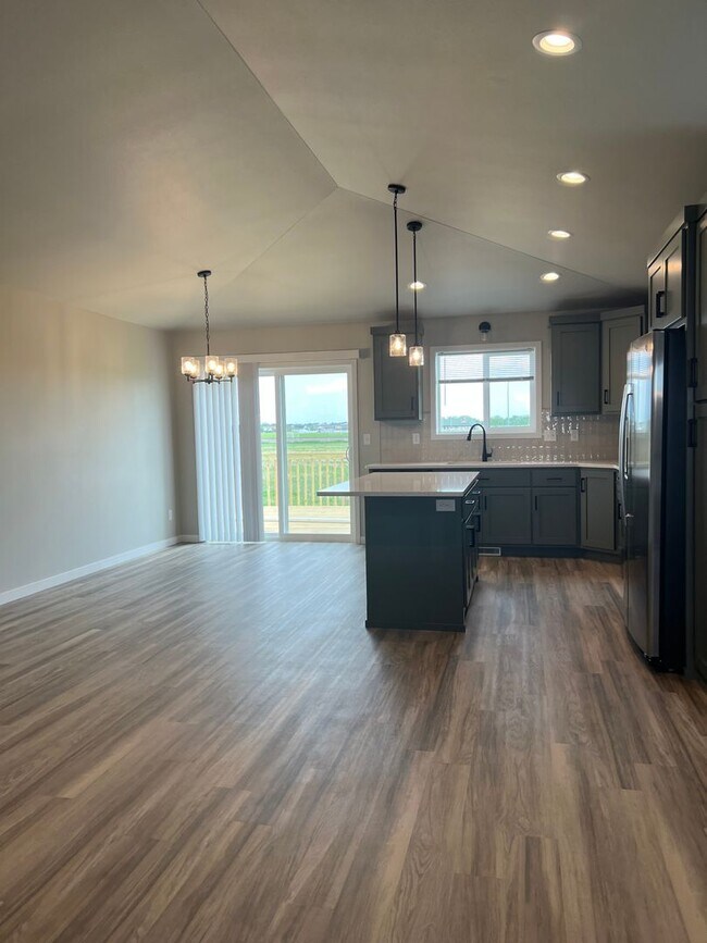 Foto del edificio - 4 Bed 3 Bath Single Family Home