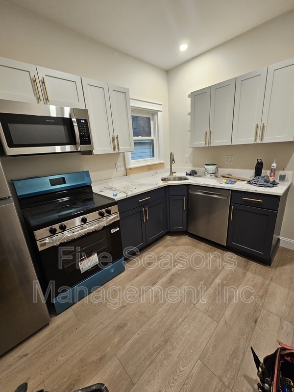 Photo - 75 Loomis Street - 2