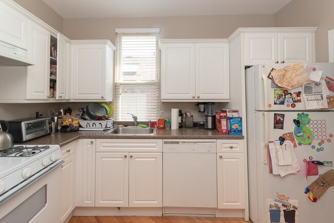 Foto del edificio - 3144 N Oakley Ave