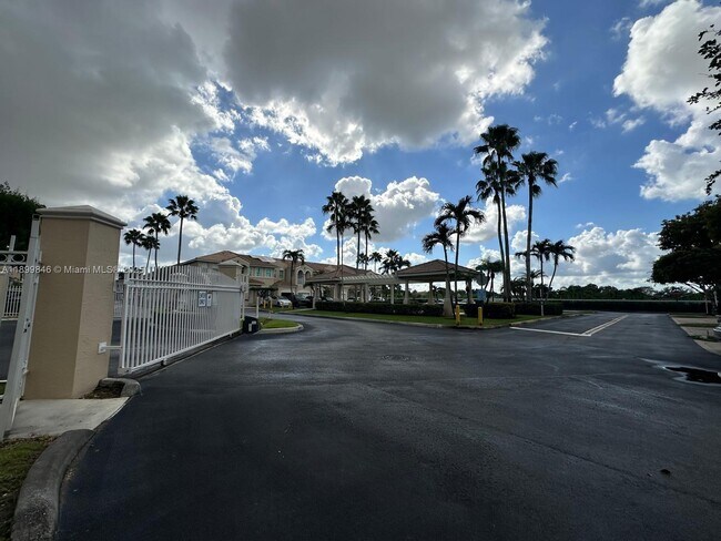 Foto del edificio - 10101 NW 32nd Terrace