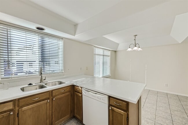 Building Photo - 4135 E 119th Pl