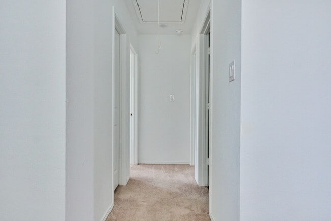 Building Photo - 160 Avre Loop