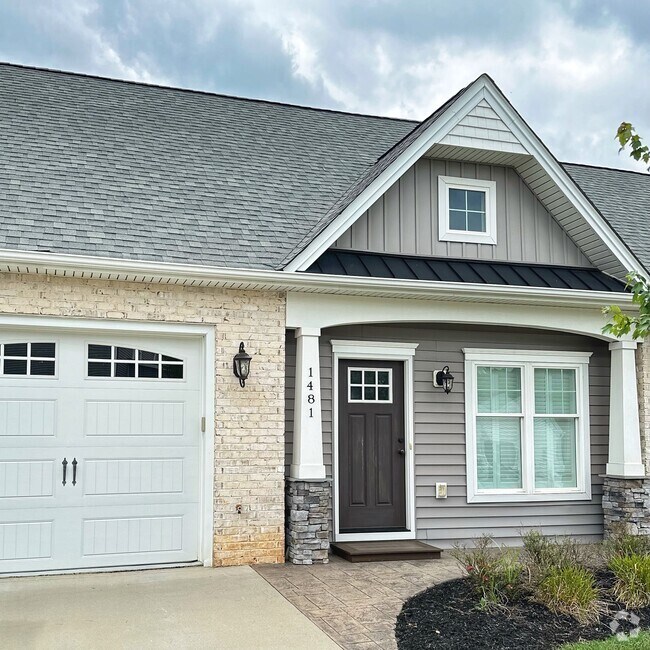 Farmington at Forest Student Apartments for Rent Forest, VA 1