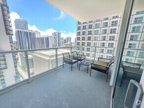 Building Photo - 300 S Biscayne Blvd