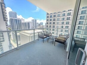 Building Photo - 300 S Biscayne Blvd