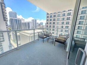 Building Photo - 300 S Biscayne Blvd