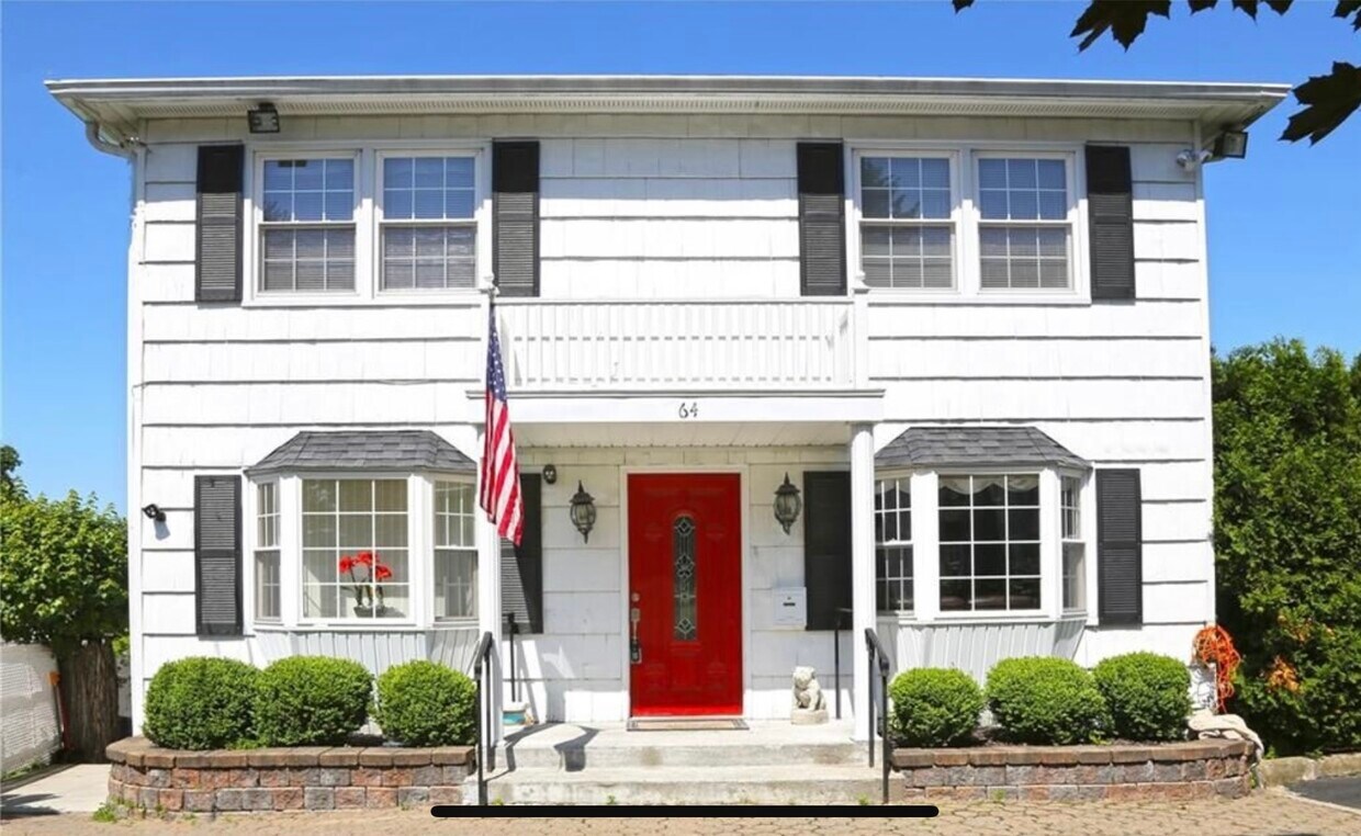 Primary Photo - 64 Boltis St