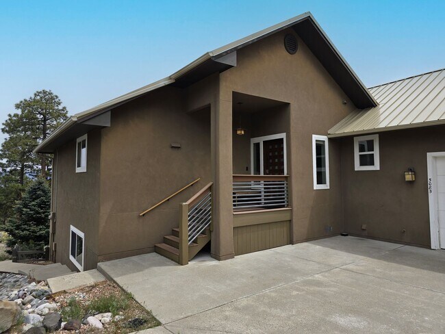 Foto del edificio - Beautiful Quemazon Home (5085 Alegria)