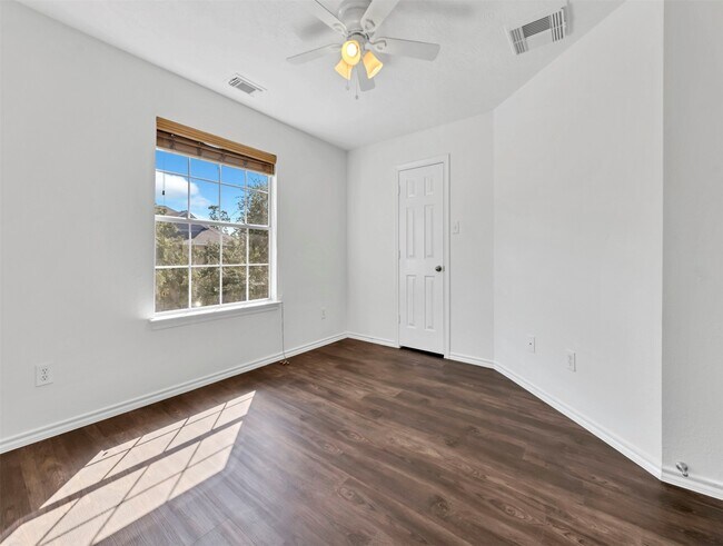 Foto del edificio - 17623 Bering Bridge Ln