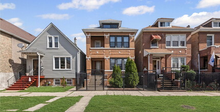 Building Photo - 4537 S Richmond St