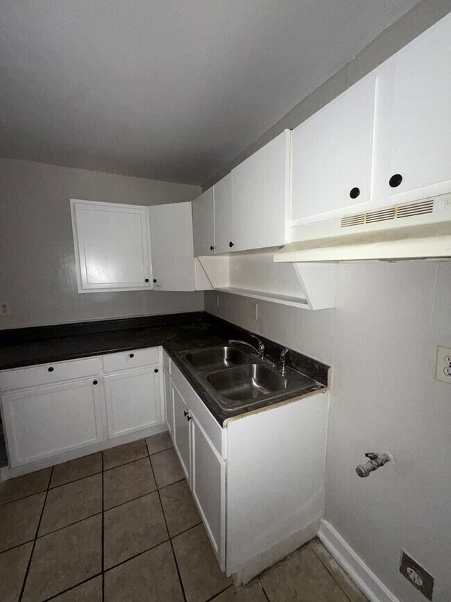 Foto del edificio - 2740 McGregor Ave