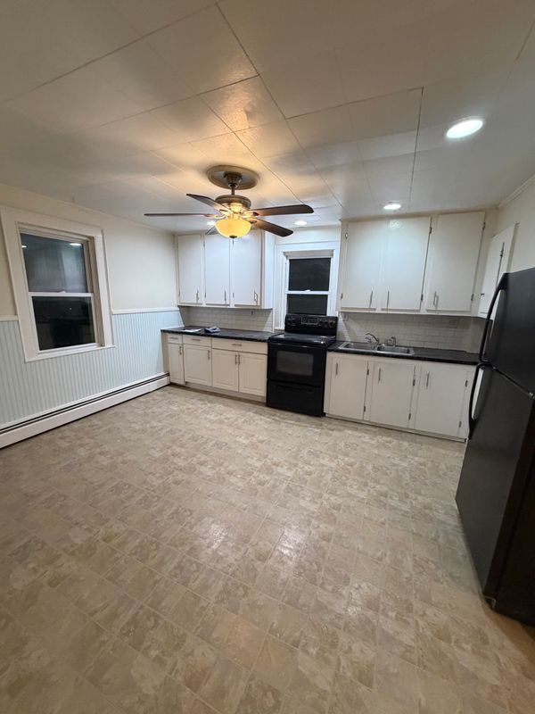 Foto del edificio - 28 1/2 Grove Street, #2