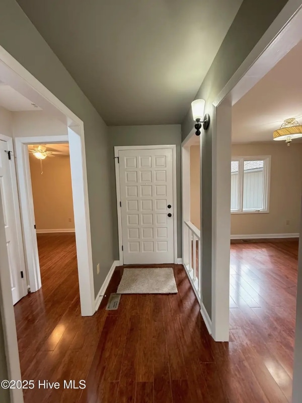 Building Photo - 107 E Baywood Ln