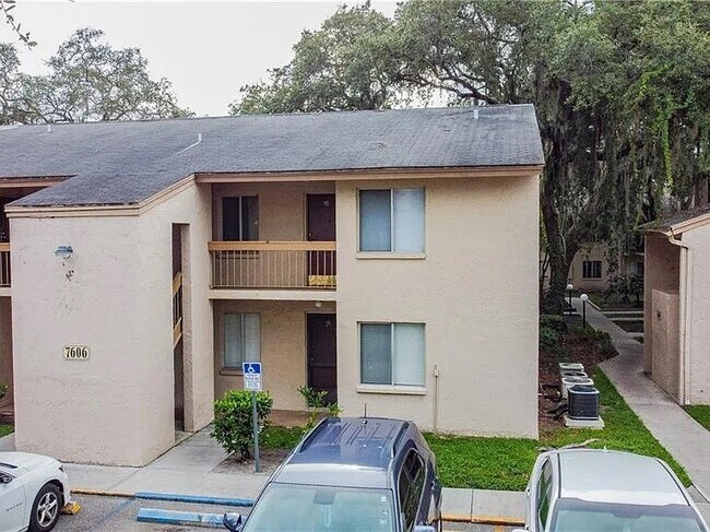 Foto del edificio - 7606 Abbey Ln