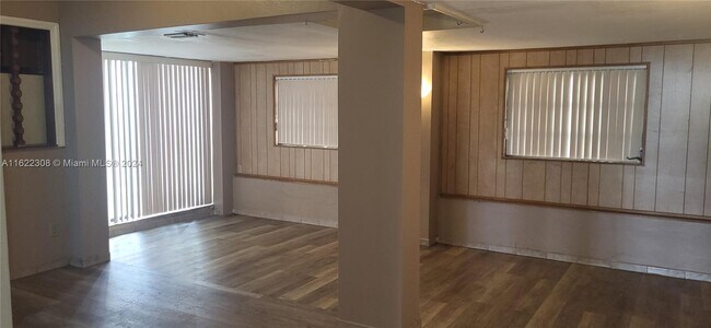 Foto del edificio - 1301 NE 181st St