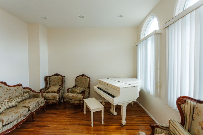 Foto del edificio - 599 Wilson Ave