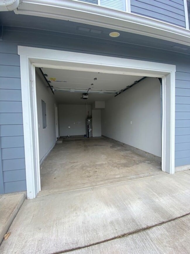 Building Photo - Conveniently Located Charming Home with RV Parking!