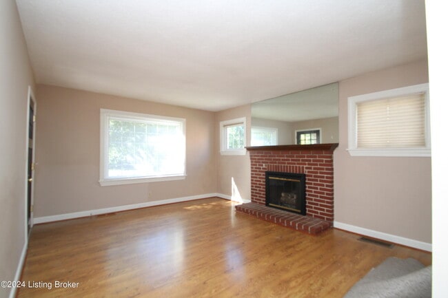 Foto del edificio - 221 Ridgeway Ave