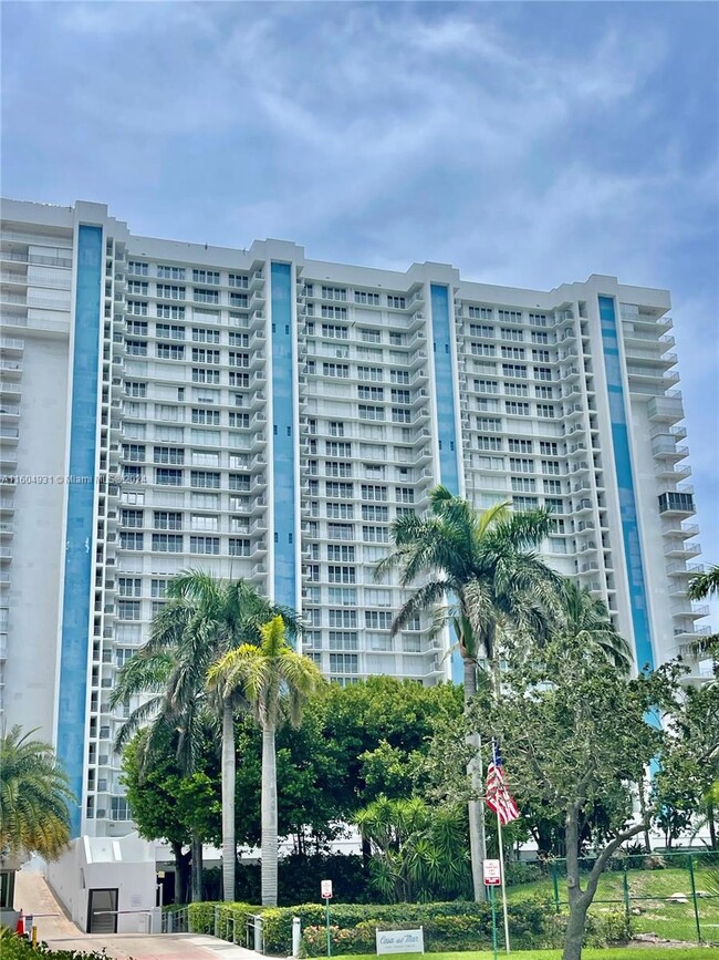 Building Photo - 881 Ocean Dr