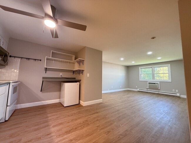 Foto del edificio - 96 Richardson Rd