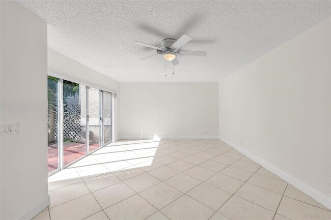 Foto del edificio - 11163 Chandler Dr