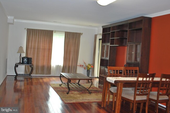 Building Photo - 6060 California Cir