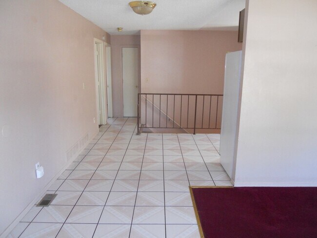Building Photo - 5 BEDROOM/ 2 BATH IN MONTBELLO - MUST SEE