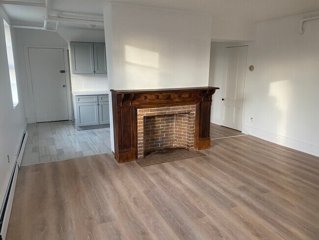 Building Photo - 108 Grove St