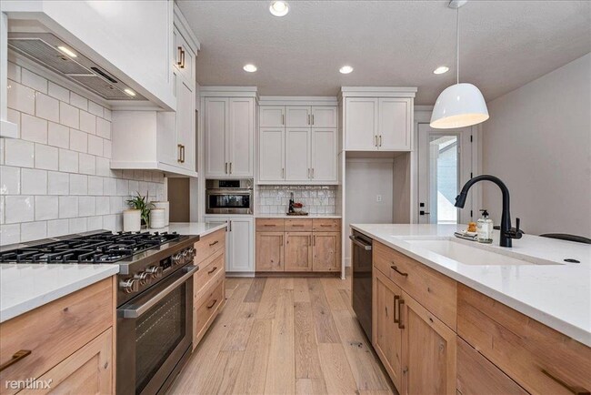 Building Photo - 3 br, 2 bath House - 8099 West Moon Valley...