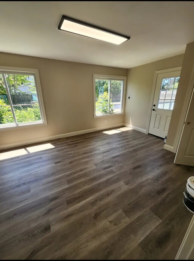Building Photo - 133 Windward Dr