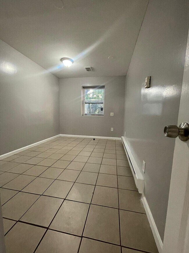 Building Photo - 261 Halladay St